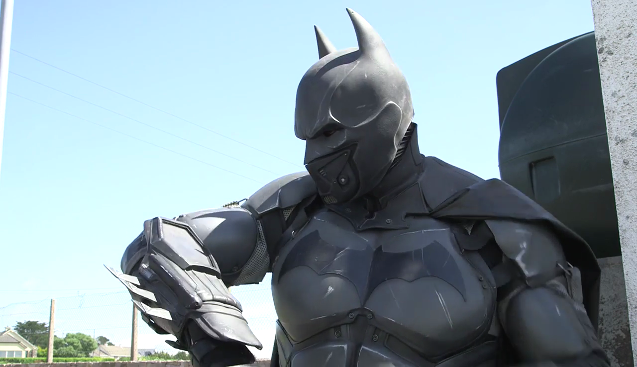 Batman Arkham Origins Artista Entra Para O Guinness Com Cosplay Hiper Realista