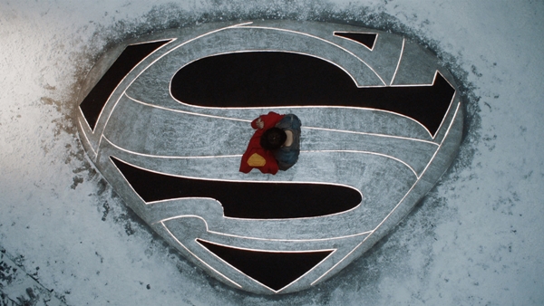 Krypton renovada para segunda temporada.