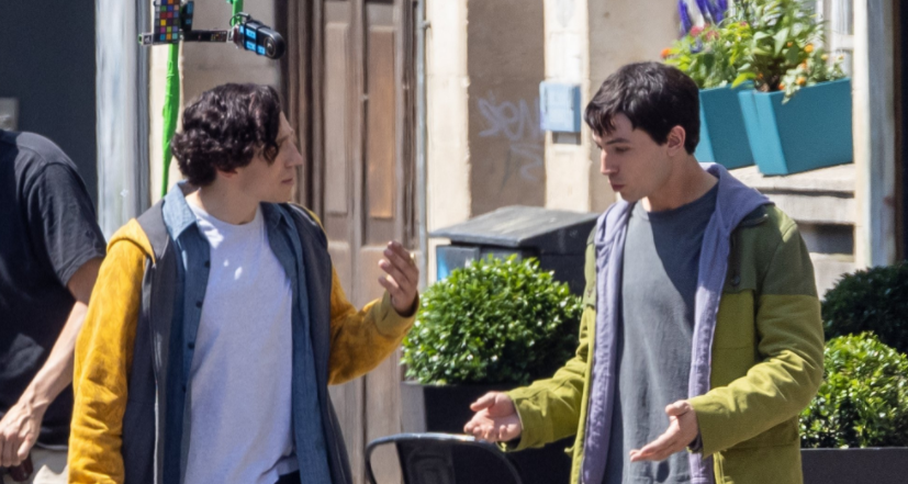 Novas Imagens Do Set De The Flash Mostram O Encontro Entre Barry Allens De Ezra Miller